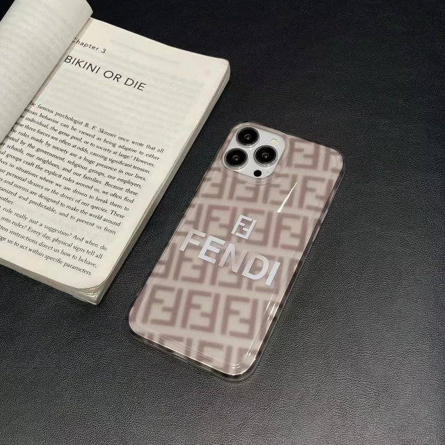 フェンディ iPhone15 Pro/14 Proケース ロゴプリント Fendi iPhone15 