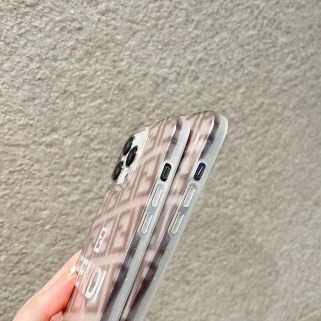 フェンディ iPhone15 Pro/14 Proケース ロゴプリント Fendi iPhone15 