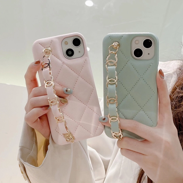 シャネル iPhone15 Pro/14 Proケース ココマーク チェーン付き CHANEL 