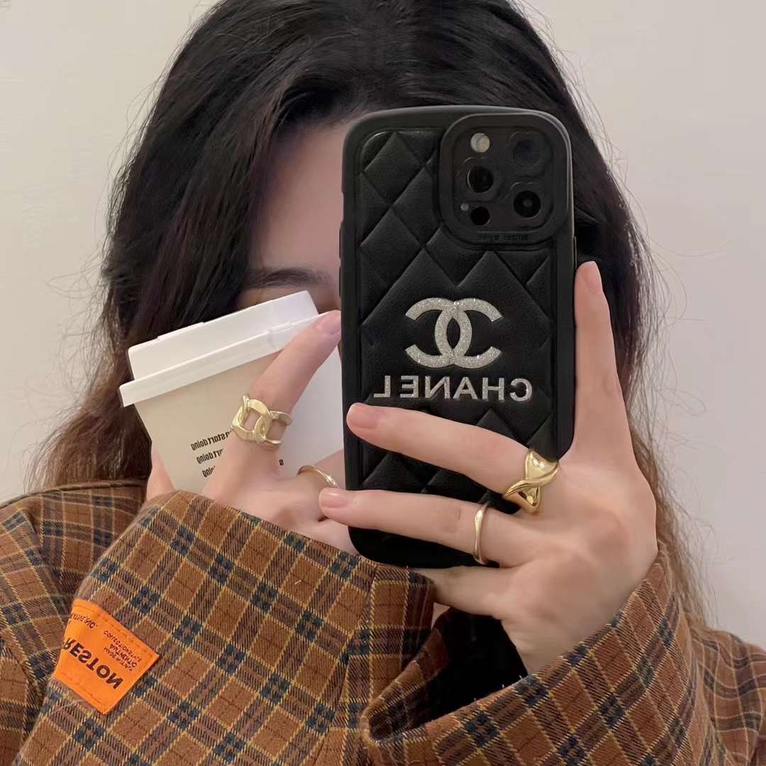 chanel iPhone14ケース ロゴ付き