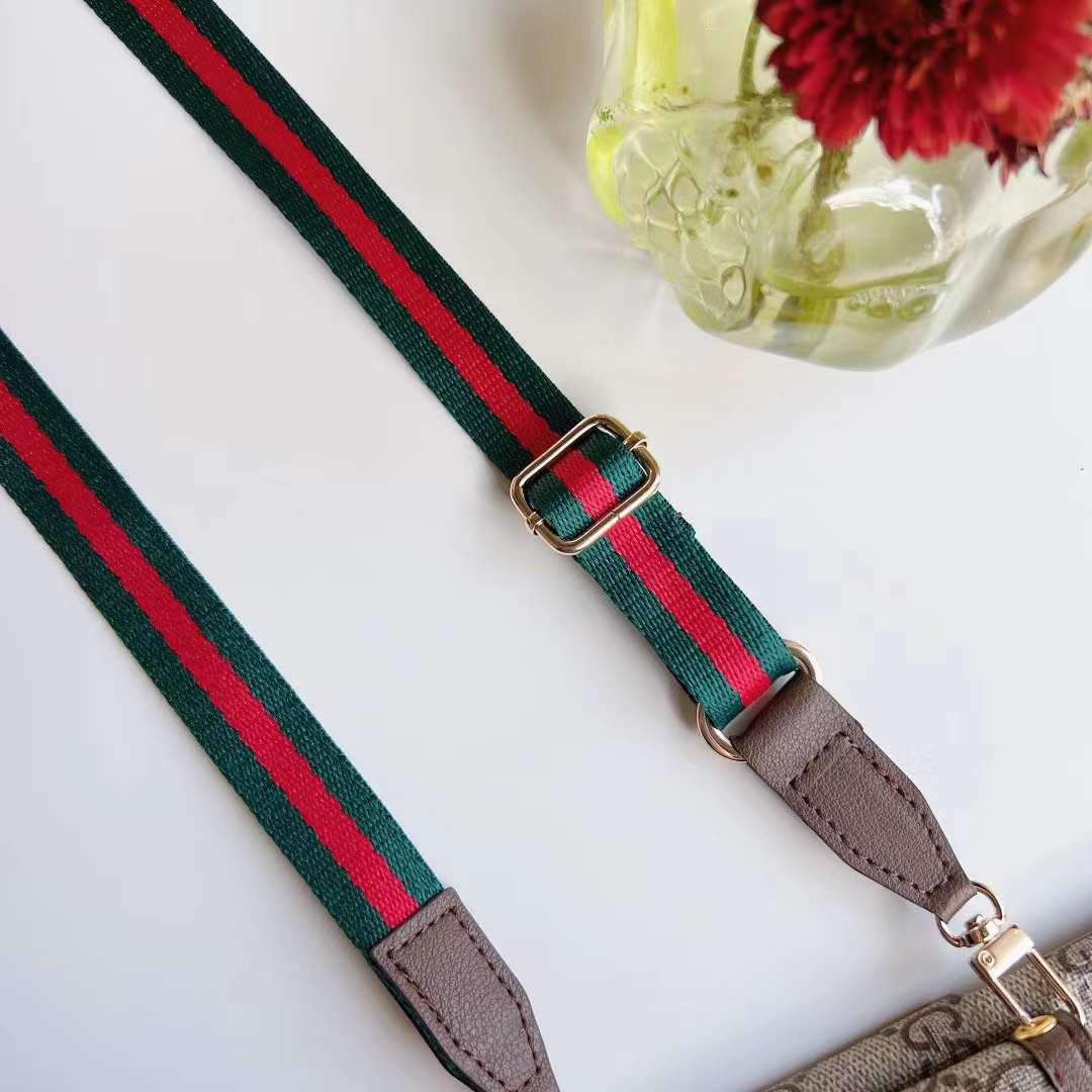 グッチ iPhone15 Pro/14 Proケース ショルダーストラップ付き GG