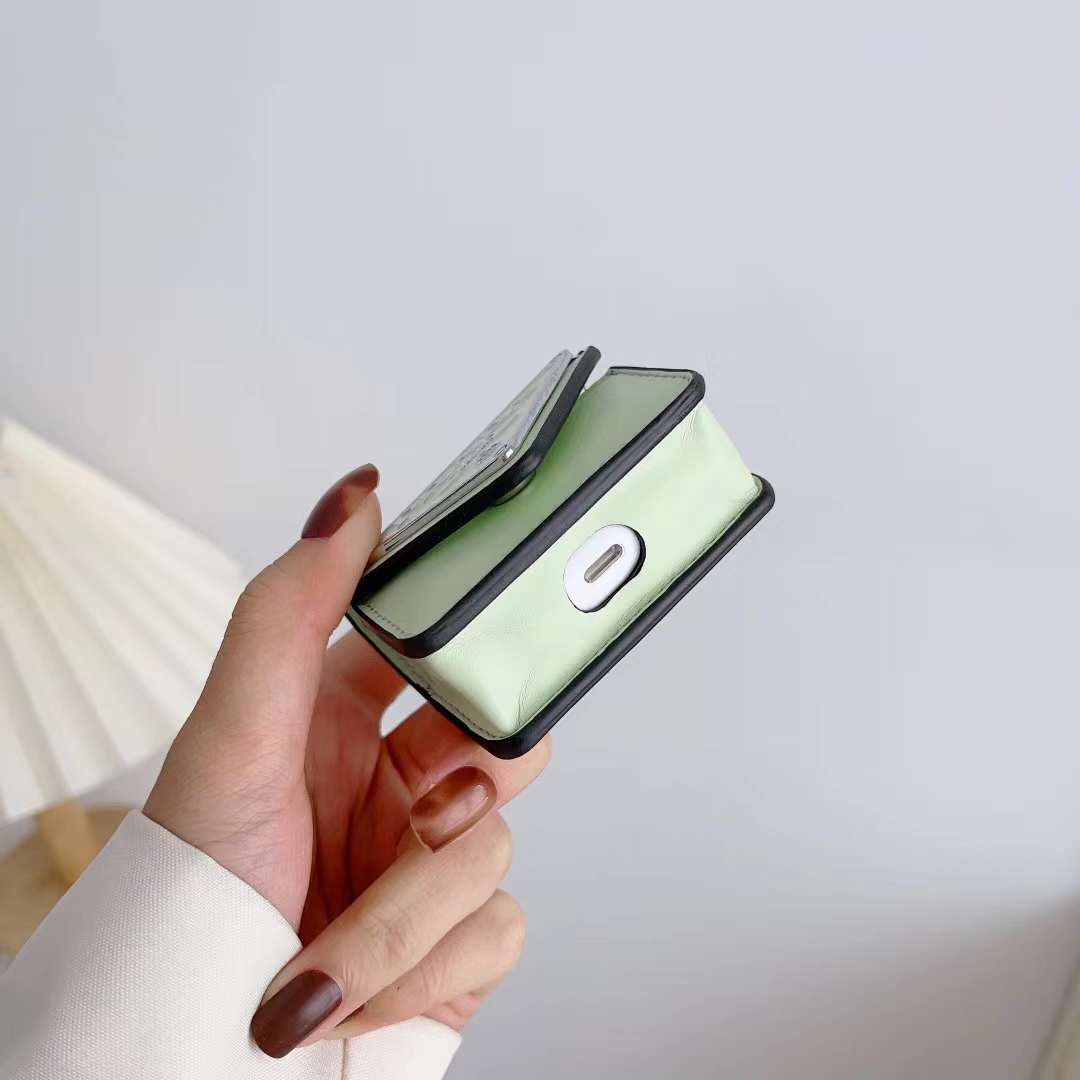 プラダ AirPods Pro2/1・Airpods 3/2/1通用ケース カラビナ付き PRADA