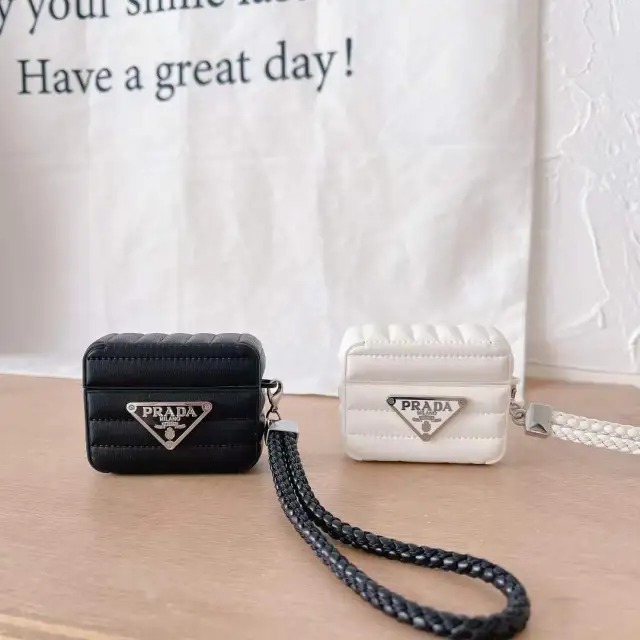 プラダ AirPods Pro2/1・Airpods 3/2/1ケース ダウンジャケット PRADA 