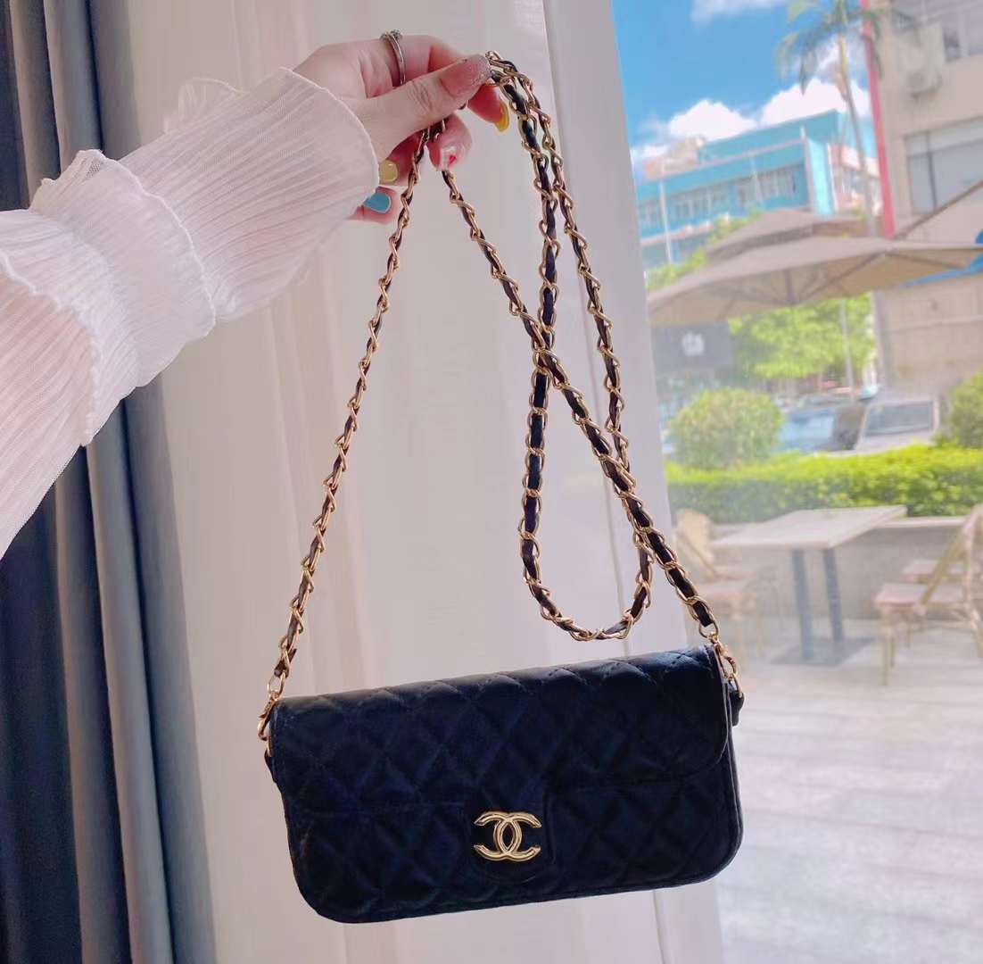 シャネル ミニポシェット ココマーク CHANEL スマホポーチ 斜めがけ