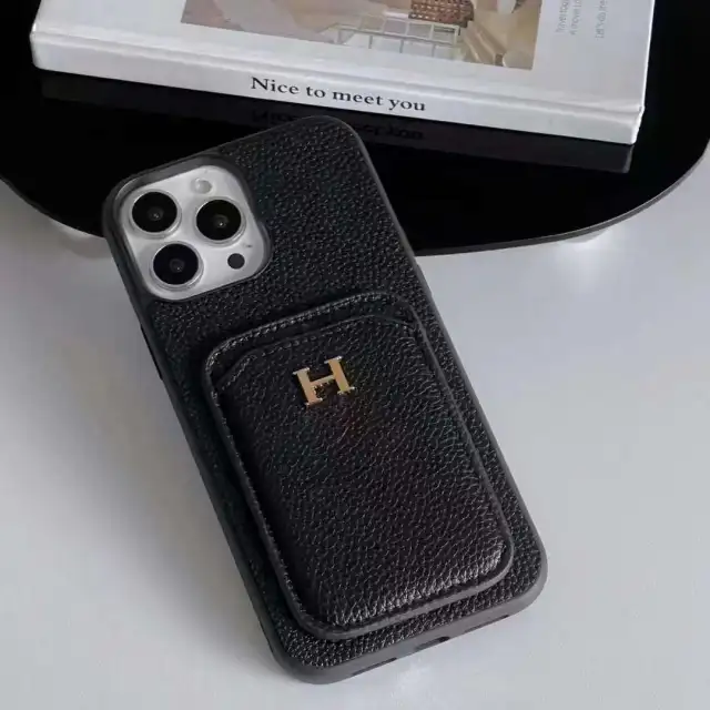 Hermes iPhone 14Plusカバー 便利