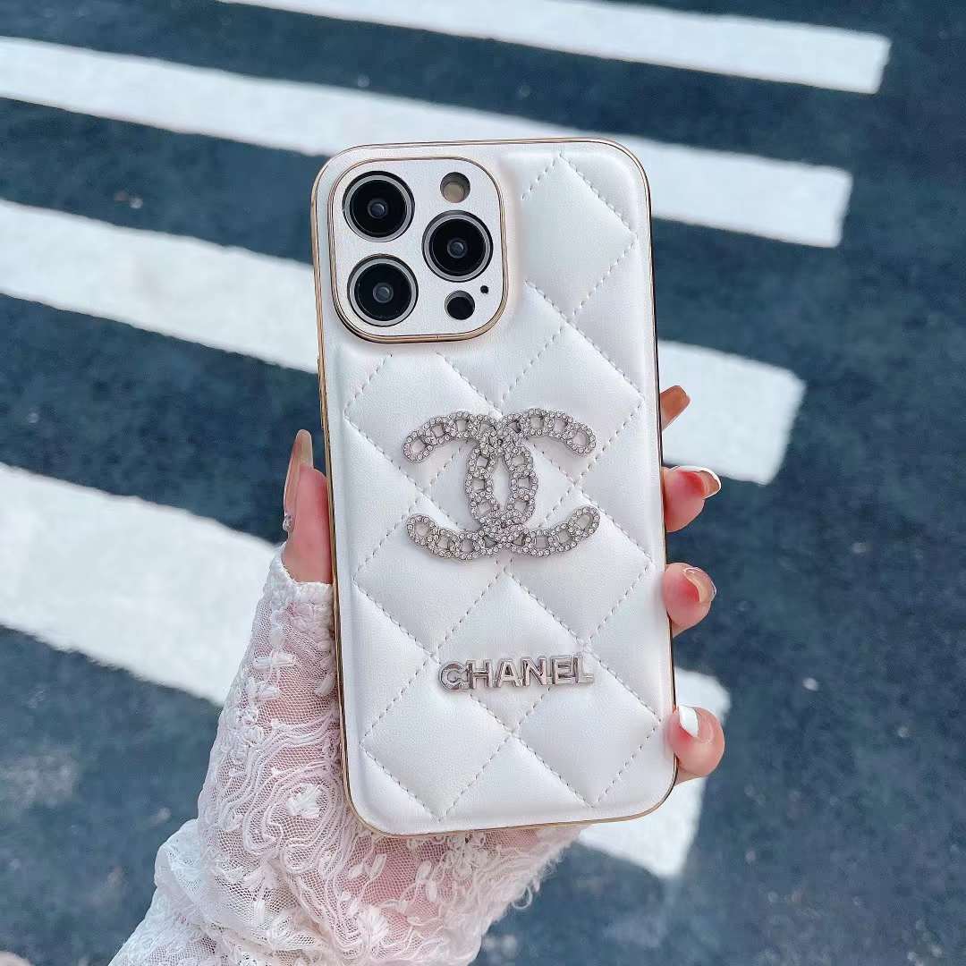 シャネル iPhone15 Pro/14 Proケース ラインストーン付き Chanel