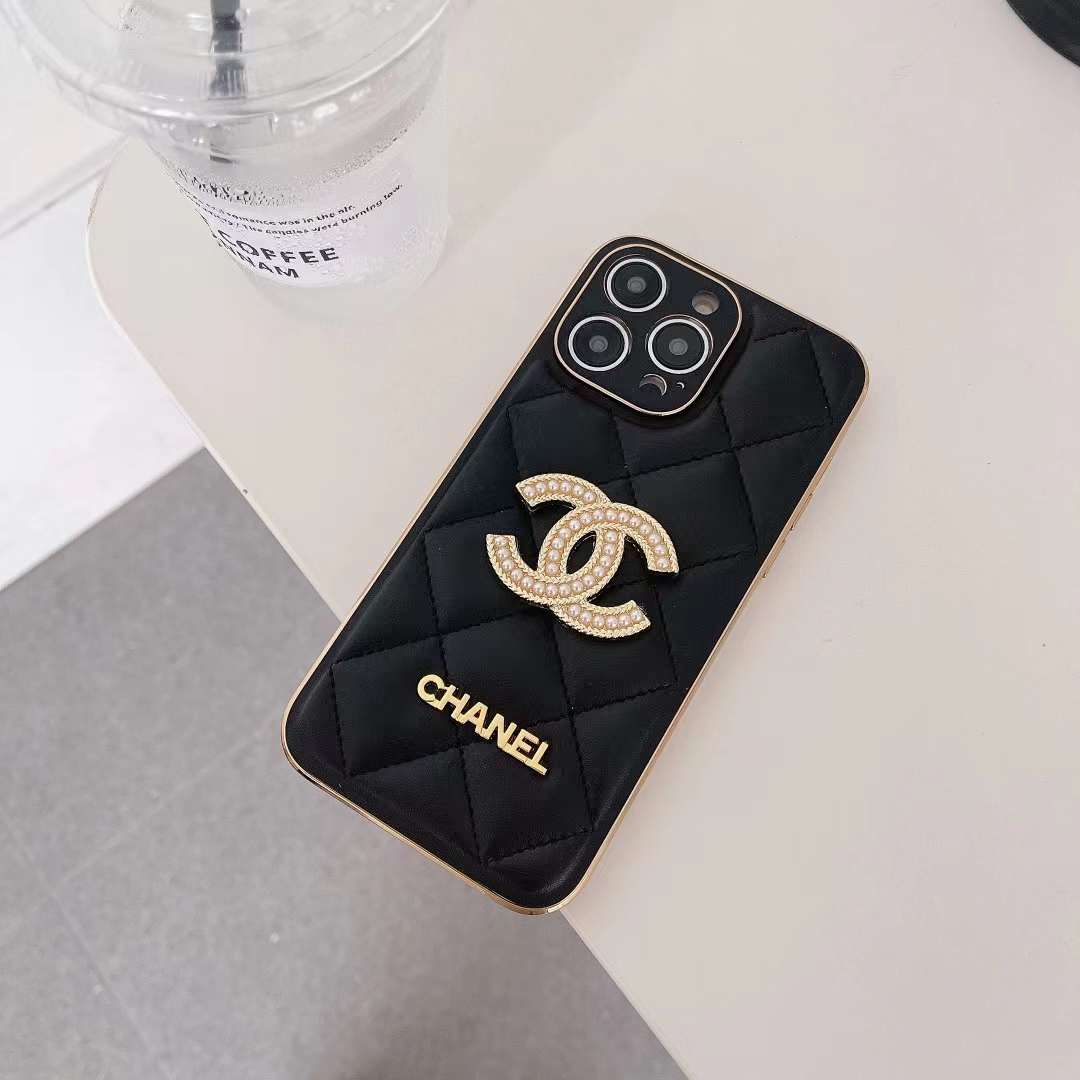 正規品☆CHANEL ブラック レザー iPhone15pro ケースパール