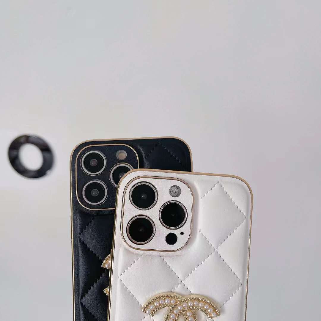 シャネル iPhone15 Pro/14 Proケース パール付き CHANEL