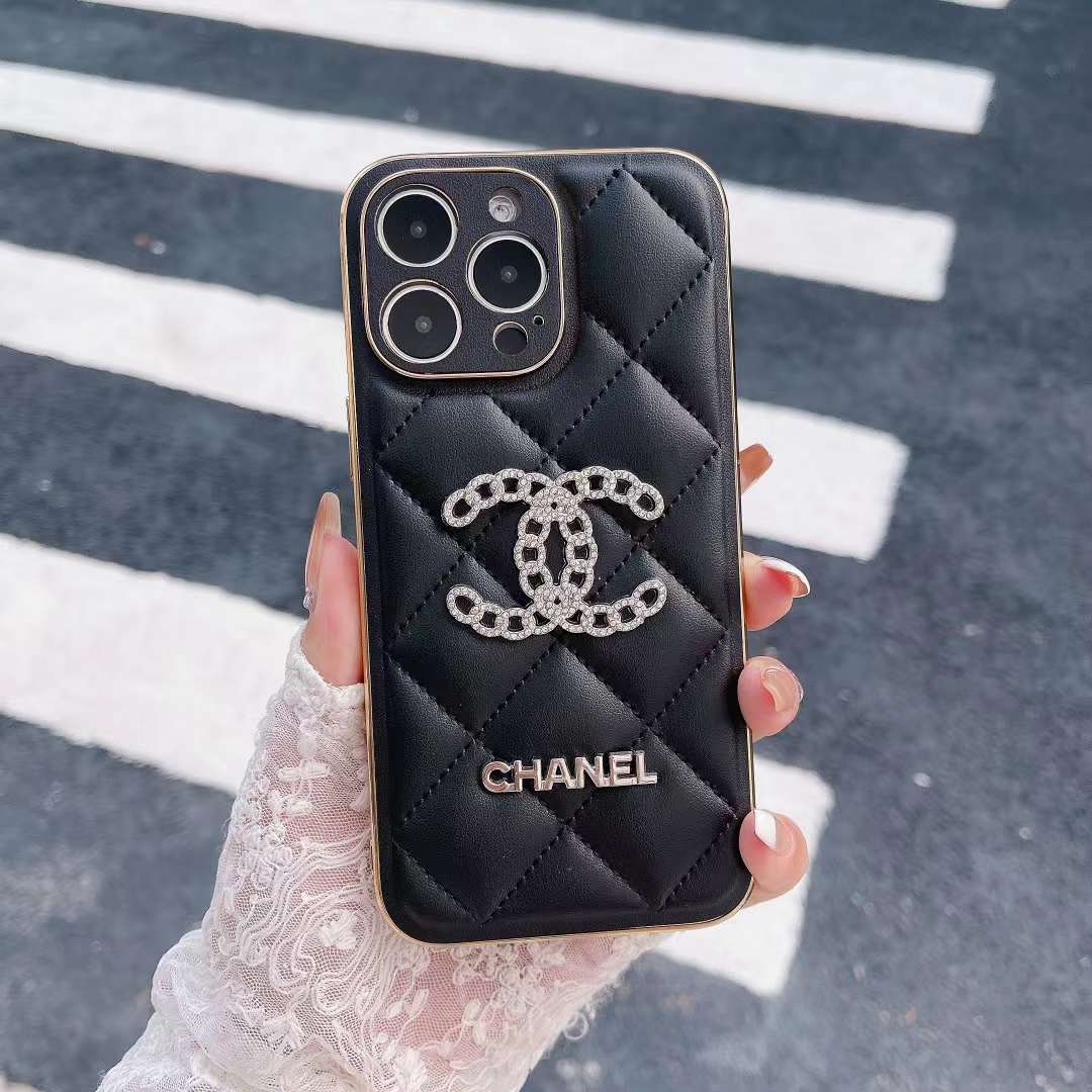 シャネル iPhone15 Pro/14 Proケース ラインストーン付き Chanel