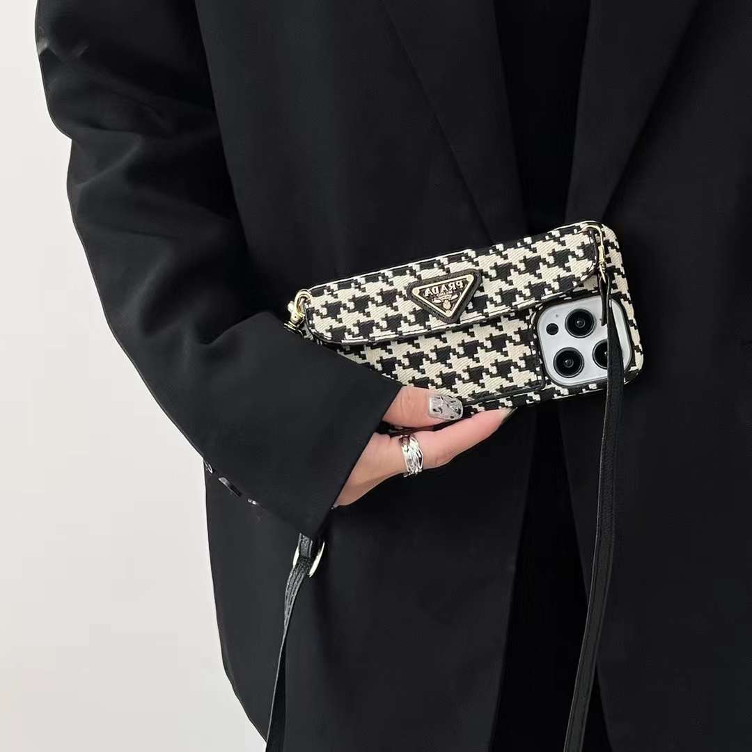 プラダ iPhone15/14 Plusケース ショルダーストラップ付き PRADA