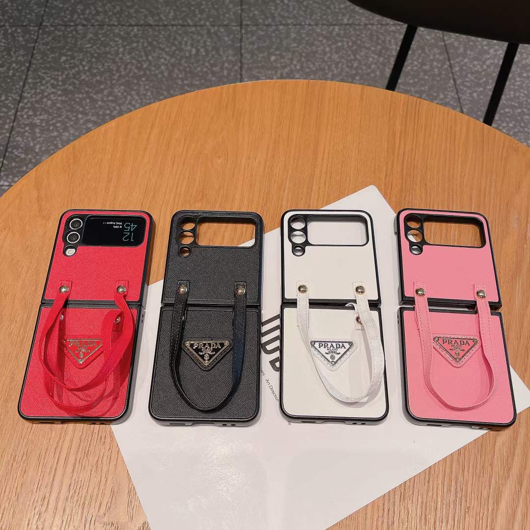 PRADA Galaxy Z Flip3ケース 手持ち