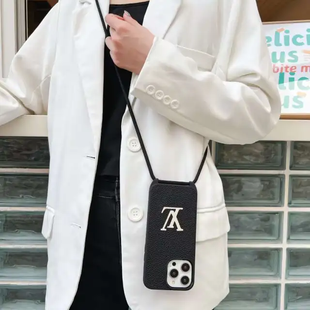 ヴィトン iPhone15 Pro/14 Proケース ショルダーストラップ付き LOUIS  