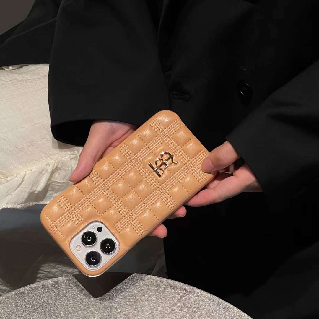 バーバリー iPhone15/14 Plusケース ロゴ金具付き BURBERRY iPhone15