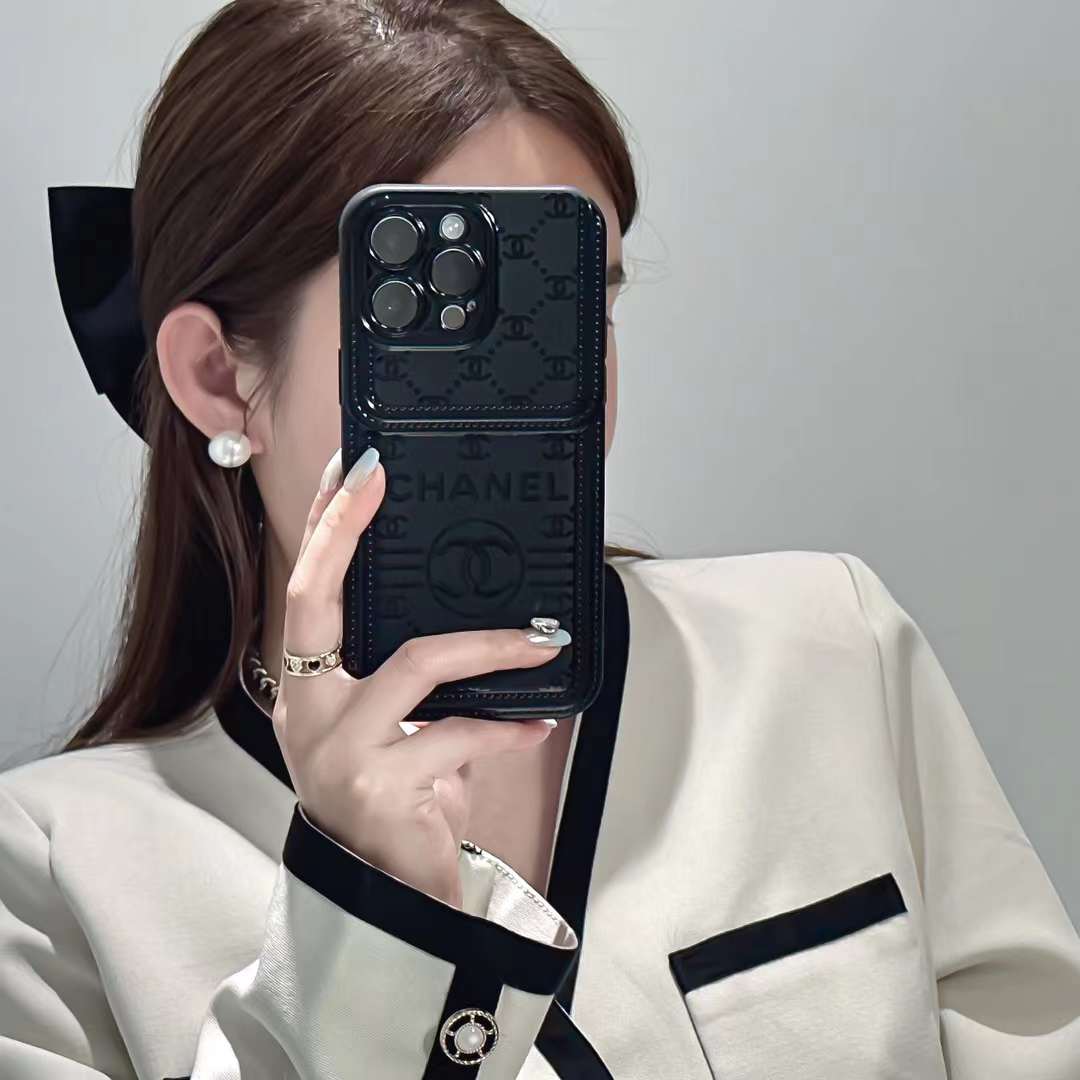 CHANEL iPhone 15専用ケース ブラック シャネル iPhone15/14 ProMaxケース ロゴ付き CHANEL iPhone15 Pro/14