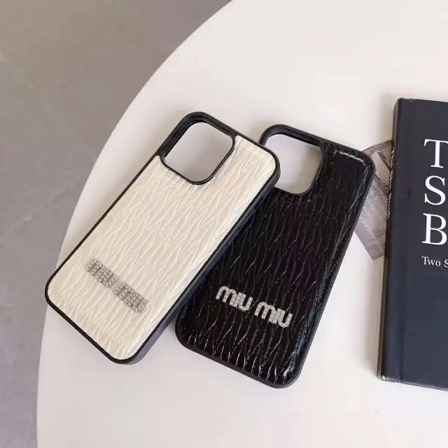 Miu Miu iPhone 14ケース ロゴ付き