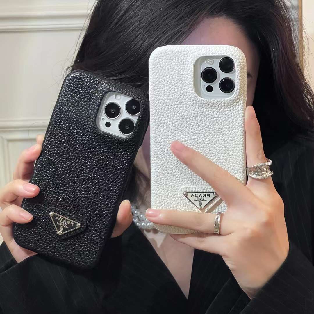 PRADA iPhone15レザーケース 直営店買付☆PRADA☆サフィアーノレザー iPhone15ProMax用ケース