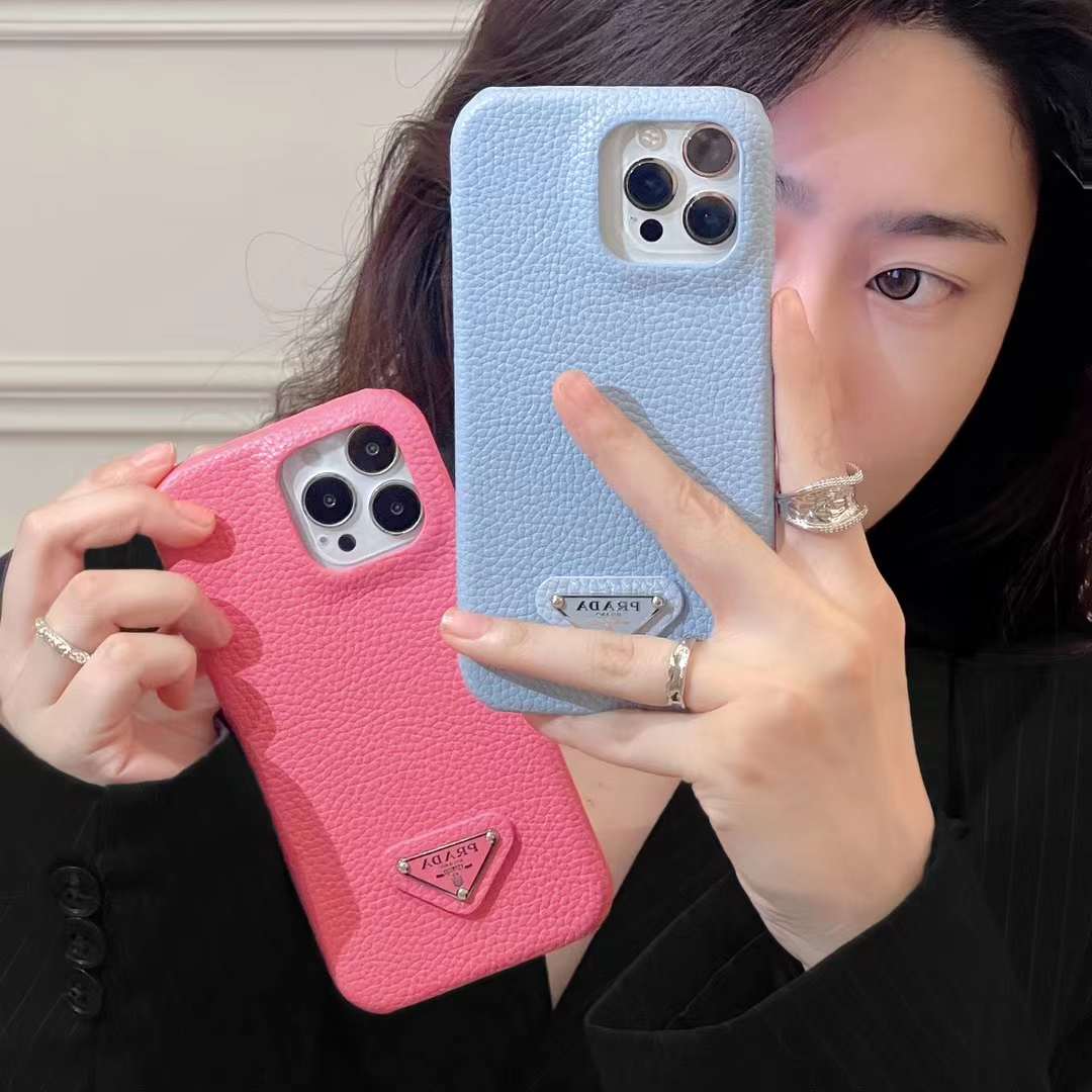 【新品】PRADA iPhone 14 PLUS ケース ストラップ付　ピンク プラダ アイ スマホケース iphone16/15pro ショルダー 人気