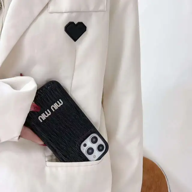 Miu Miu iPhone 14ケース ロゴ付き