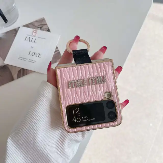 miumiu 角張る 折り畳みパスケース