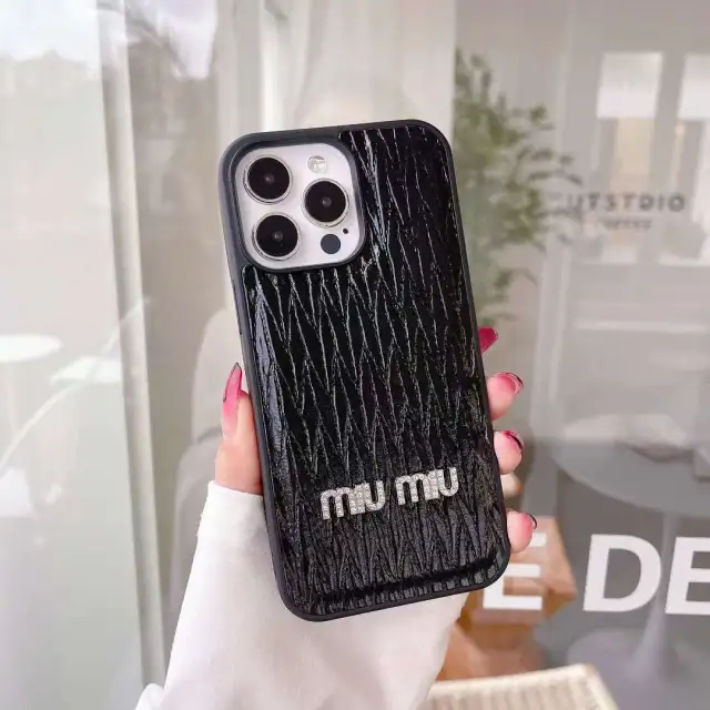 Miu Miu iPhone 14ケース ロゴ付き