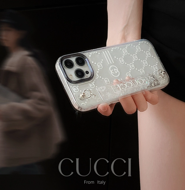 グッチ iPhone15 Pro Maxケース キラキラ流れ ベルト付き Gucci 