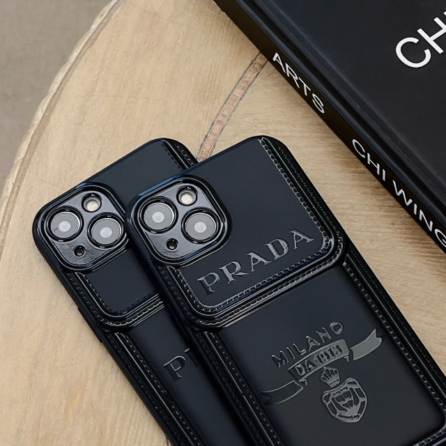 Prada アイフォン15Proケース 黒い