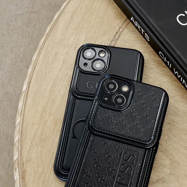 ゲス iPhone15 Proカバー 芸能人愛用
