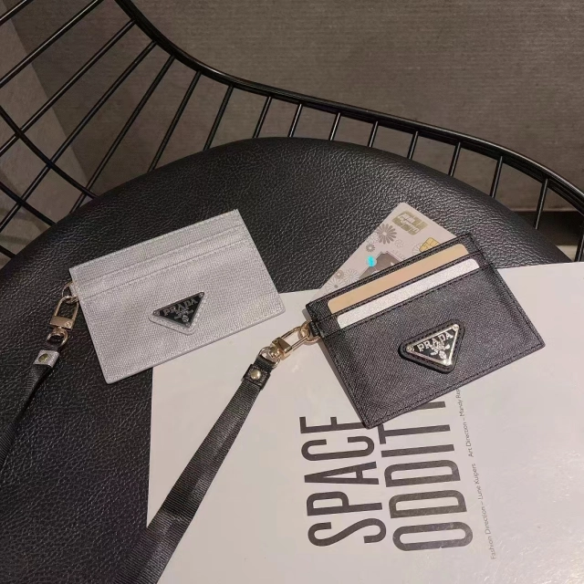 プラダ カードケース ネックストラップ付き IDカードホルダー Prada 