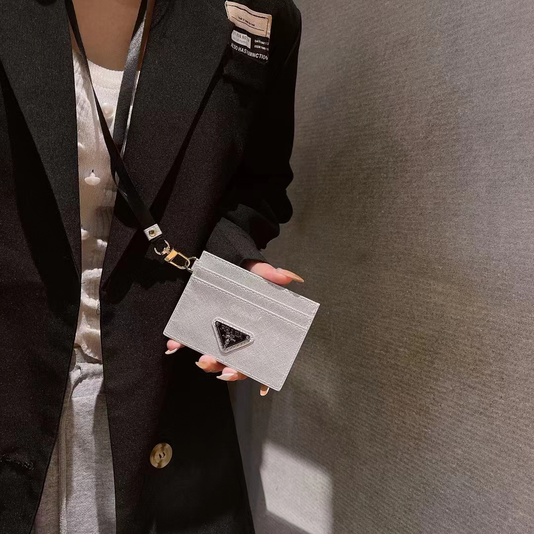 新品 箱あり PRADAプラダ ネックストラップ ID 名札 鍵 スマホ 新生活 プラダ カードケース ネックストラップ付き IDカードホルダー Prada