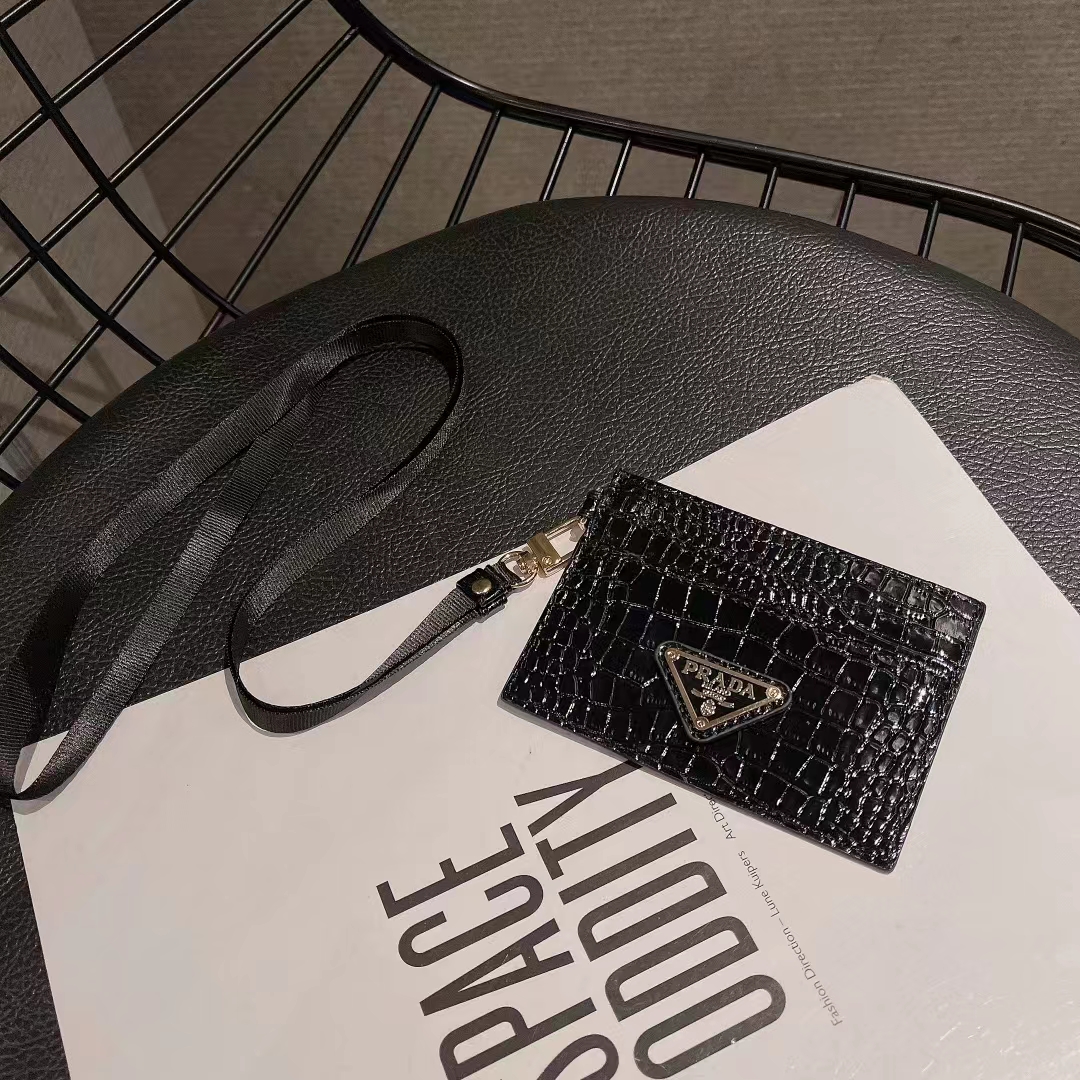 プラダ カードケース ネックストラップ付き IDカードホルダー Prada