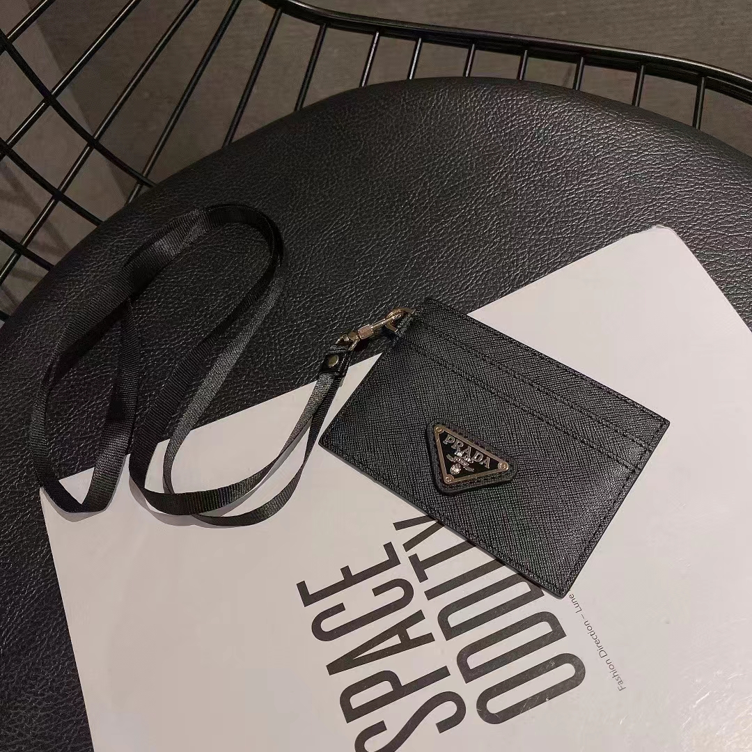 プラダ カードケース ネックストラップ付き IDカードホルダー Prada