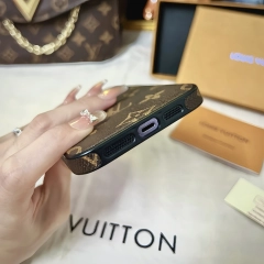 ルイヴィトン iPhone15/15Pro/15ProMaxケース モノグラム キラキラ 
