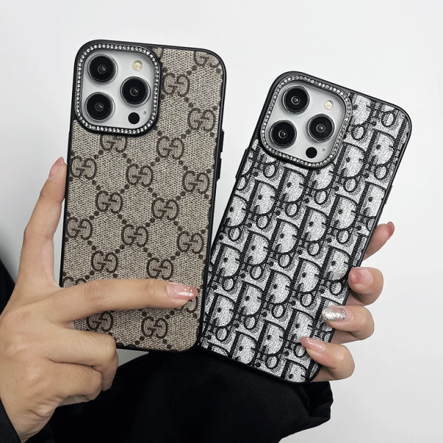 【カメラ全面保護 ライストーン付】iPhone15/15Pro/15ProMaxケース グッチ ディオール フェンディー ルイヴィトン ブランド  iPhone14/13/12 Pro Maxカバー 芸能人愛用 Gucci Dior Fendi LouisVuitton アイフォンケース 大集合  