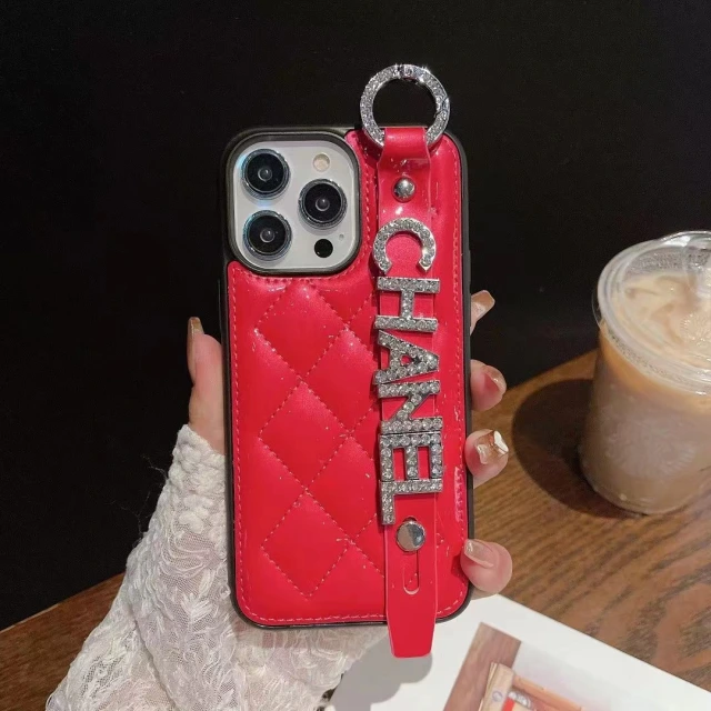 Chanelクリスタルロゴ iPhone15 Proケース 専門店