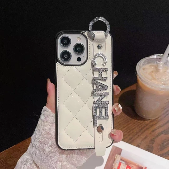 シャネル iPhone15ケース キラキラ ベルト付き