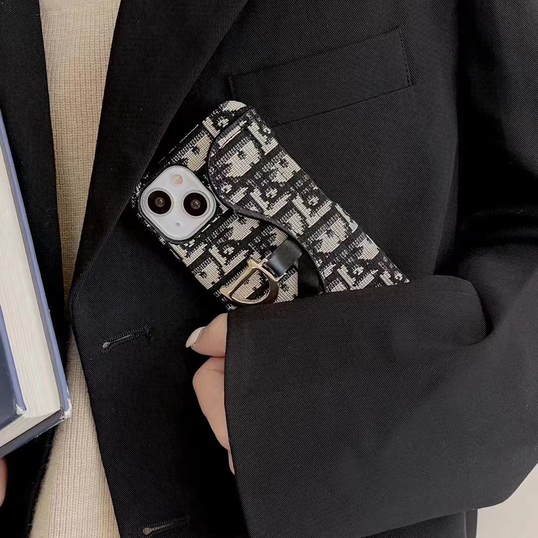 美品✨ディオール カナージュ スマホケース iPhone 15pro max 黒 ディオールiphone 15pro max plusケースDiorチェーン バッグ カード革