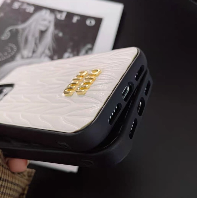 Miumiu iPhone15 Proケース かわいい