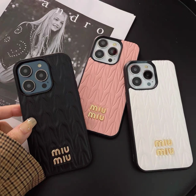 ミュウミュウ iPhone15 Pro Maxケース 芸能人愛用