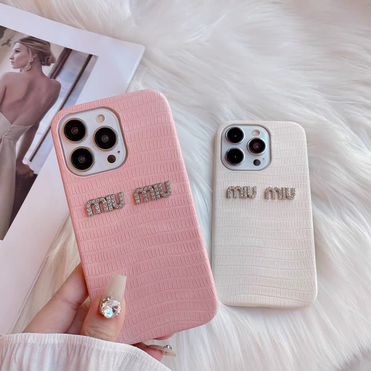 MIU MIU iPhoneケース ピンク ミュウミュウ iPhone15 Proケース MiuMiu iPhoneケース 新品発売