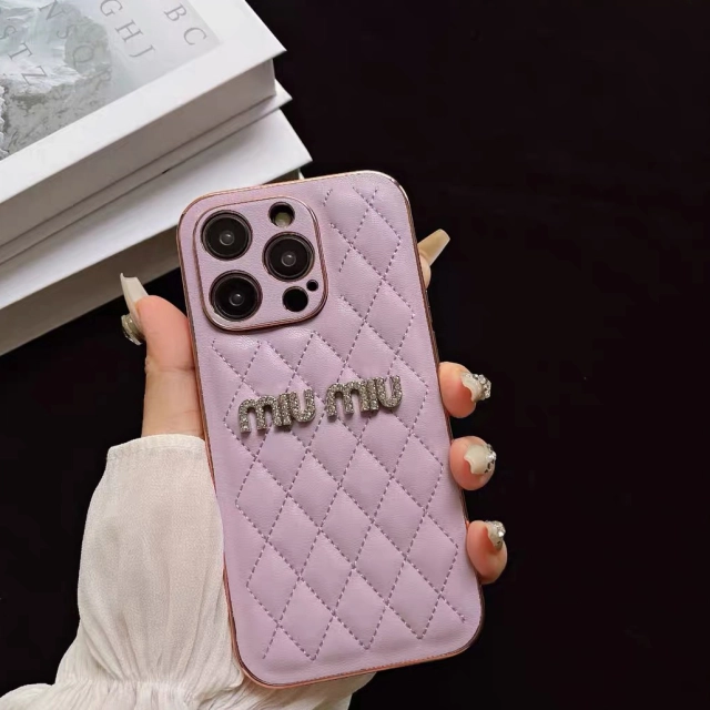 ミュウミュウ iPhone15 Proケース 新品発売