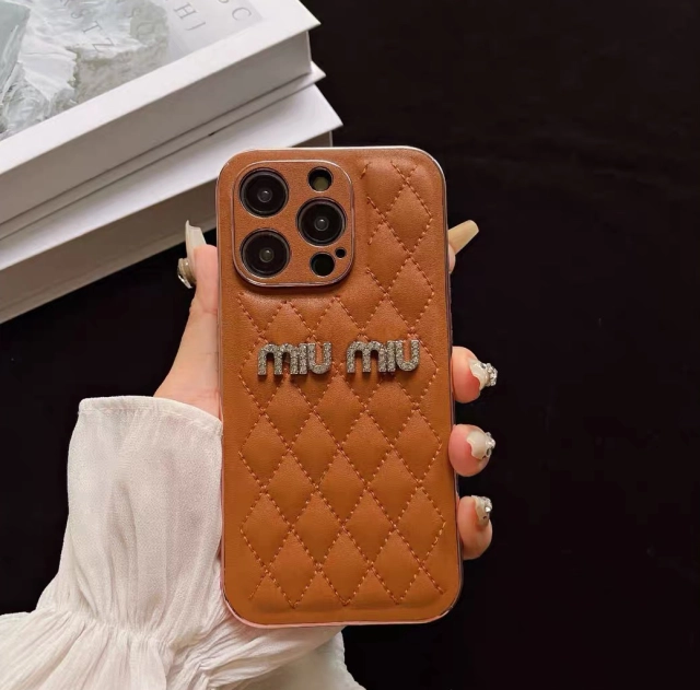ミュウミュウ iPhone15ケース 新品発売