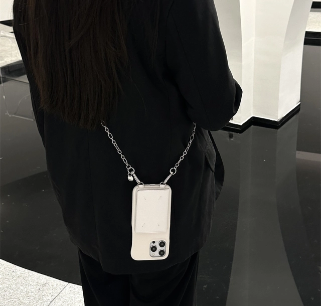 マルジェラ iPhone15 15Pro 15ProMaxケース ショルダーチェーン付き  