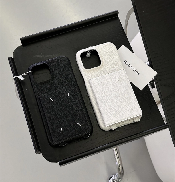 マルジェラ iPhone15 15Pro 15ProMaxケース ショルダーチェーン付き  