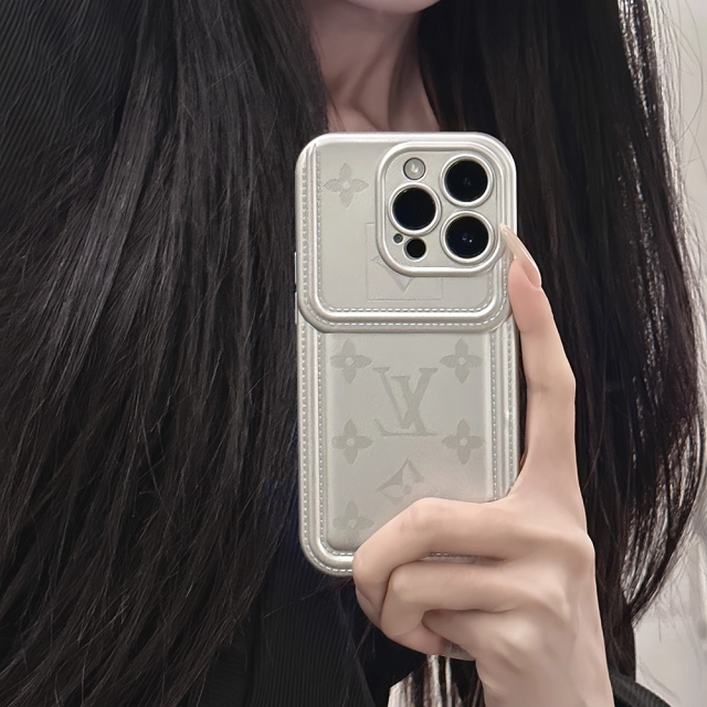 ルイビトン iPhone15 Pro Maxケース モノグラム シルバー 芸能人愛用 