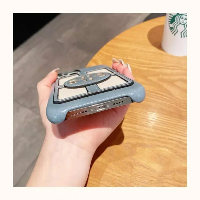 トリーバーチ iPhone15 Proケース かわいい