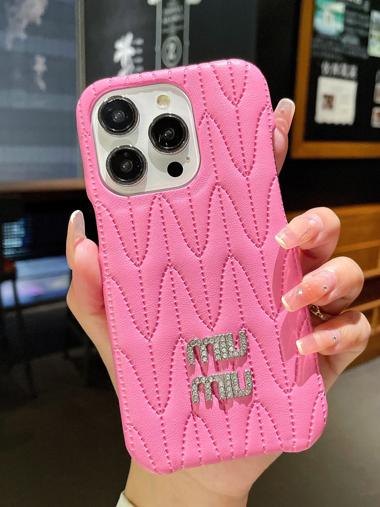 ミュウミュウ iPhone15 Pro Maxケース MiuMiuクリスタルロゴ付き