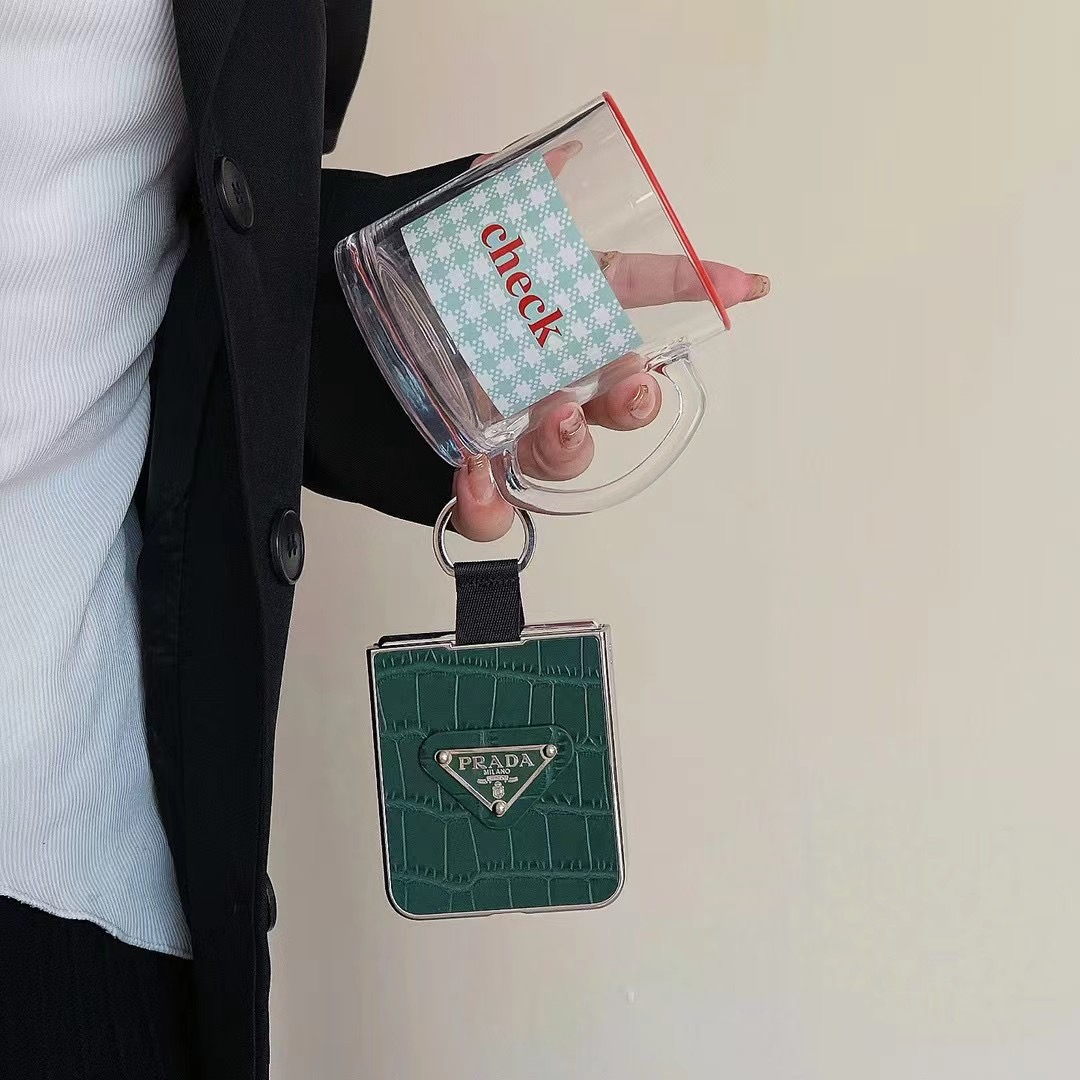 プラダ ギャラクシー Z Flip5 Flip4 Flip3ケース 折りたたみカバー