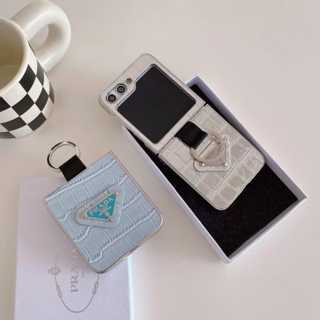 プラダ Galaxy Z Flip5ケース PRADAロゴ付き