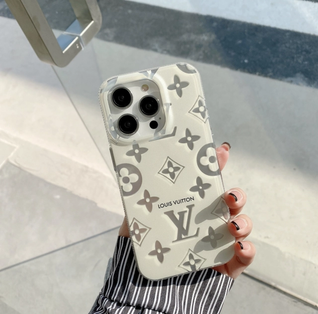 ヴィトン iPhone15 Pro Maxケース 新品発売