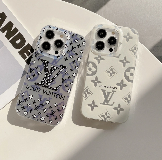 ヴィトン iPhone15 Proケース 新品発売